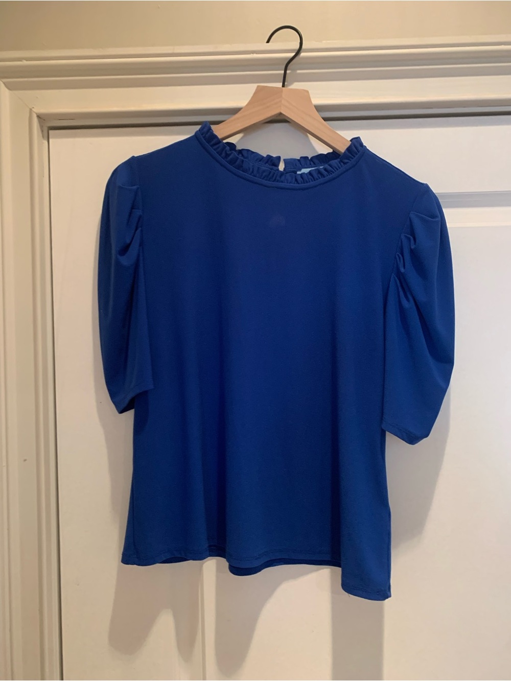 Ce Ce Women’s Royal Blue Ruffle Neck Puff Sleeve Top